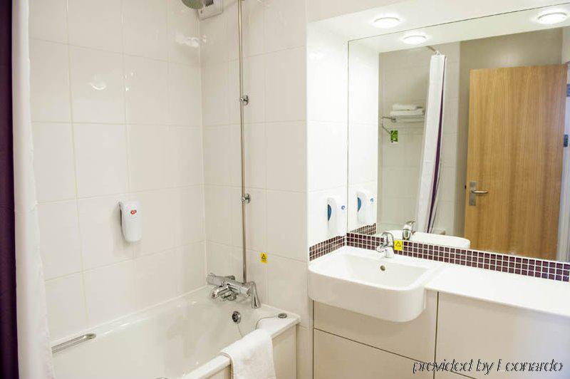 Premier Inn Premier Inn Rhuddlan Экстерьер фото