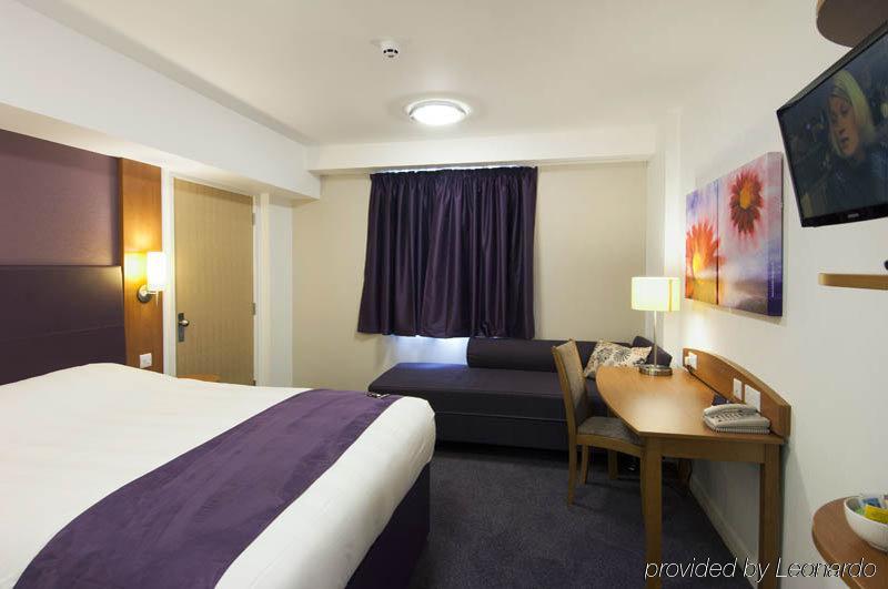 Premier Inn Premier Inn Rhuddlan Экстерьер фото